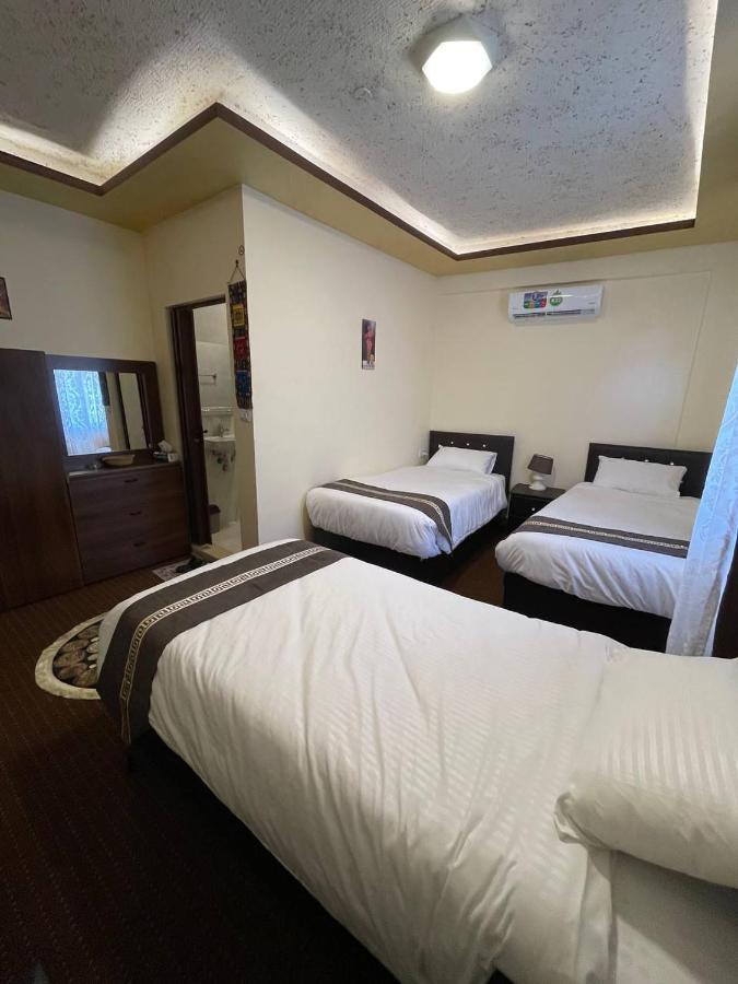 Ad Deir Guesthouse Wadi Musa Eksteriør billede